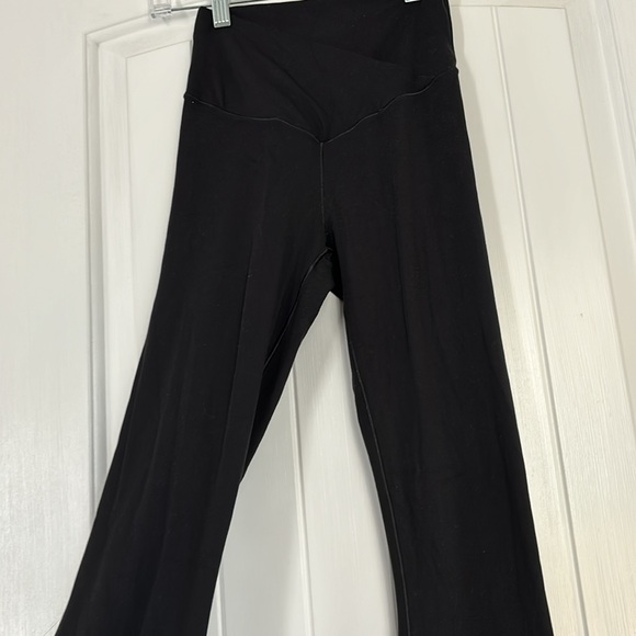American eagle flare leggings. V shapes waist. - Picture 9 of 9